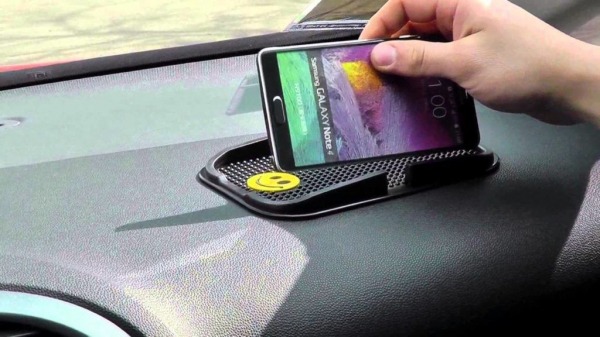 ТОП-15 лучших автомобильных держателей для смартфона в 2025 году