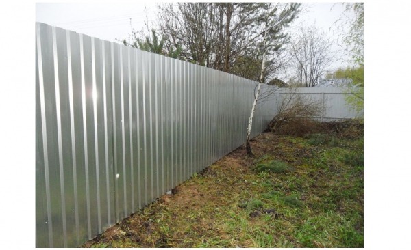 ТОП-20 лучших заборов для загородного дома по отзывам профессиональных строителей в 2025 году