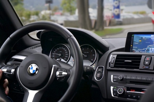 Рейтинг лучших микроадаптеров для беспроводного подключения CarPlay и Android Auto в 2025 году